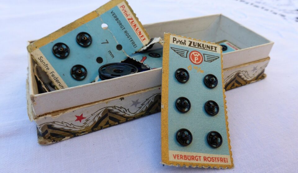 snap fasteners, buttons, sew, black, old, box, antique, handwork, closure