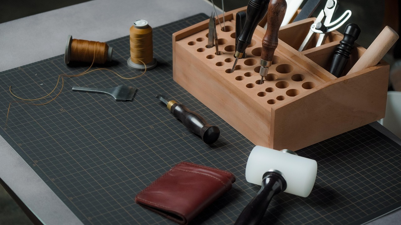 leathercraft, leathermaking tools, leathermaking, wallet, leather, tools, equipment, craft, handmade, handicraft, leathercraft, leathercraft, leathercraft, leathercraft, leathercraft, leathermaking, leathermaking
