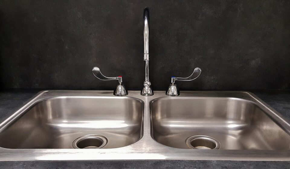 basin, sink, kitchen sink, tap, nature, drain, faucet, countertop, water, plumbing, dishes, dirty dishes, dishwashing, wash, clean, shiny, stainless steel, brown water, brown kitchen, brown clean