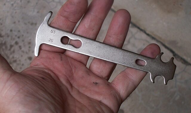 chain gauge, tool, hand, macro, aid, measurement, bicycle material, aid, aid, aid, aid, aid