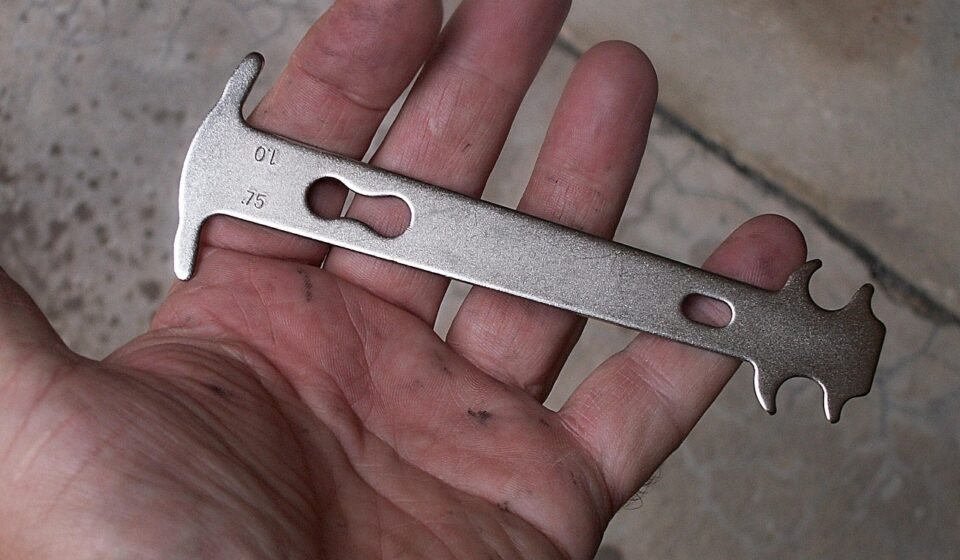 chain gauge, tool, hand, macro, aid, measurement, bicycle material, aid, aid, aid, aid, aid