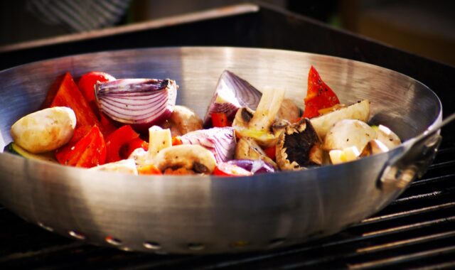 grill, vegetables, pepper, onion, red onion, mushrooms, wok, wok grill, mushrooms, mushrooms, mushrooms, mushrooms, mushrooms, wok