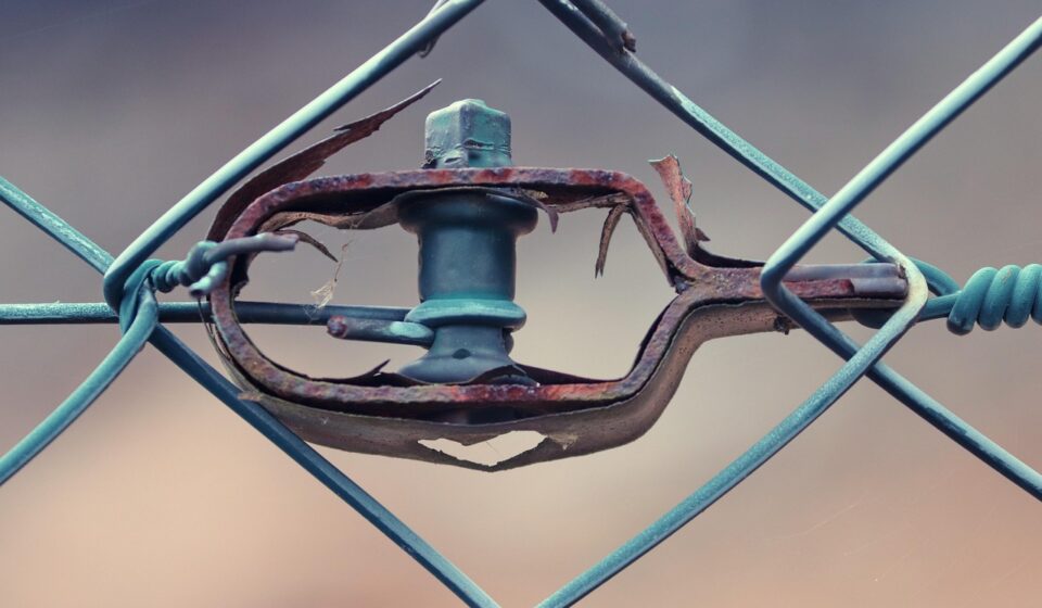 wire fence, bracket, wire mesh fence, metal, voltage, rust, connection, fastening, backup, fenced