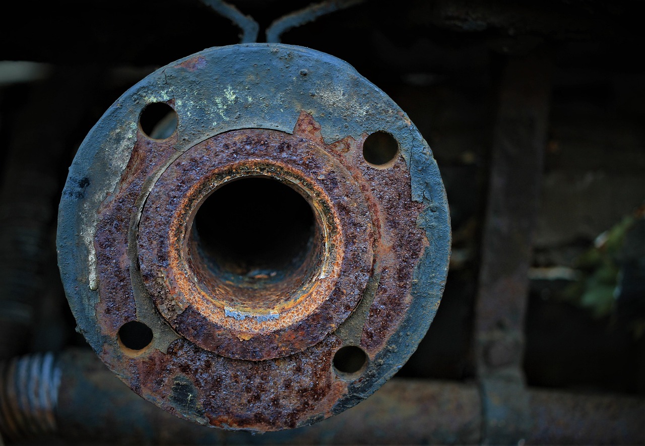 railroad, rust, connection, railway museum, metal, scrap metal, coupling, hole, round, thread, rail, old, rails, train, stole, broken, weathered, tracks, rusted, decay, obsolete, historical, construction, rail transport, abandoned