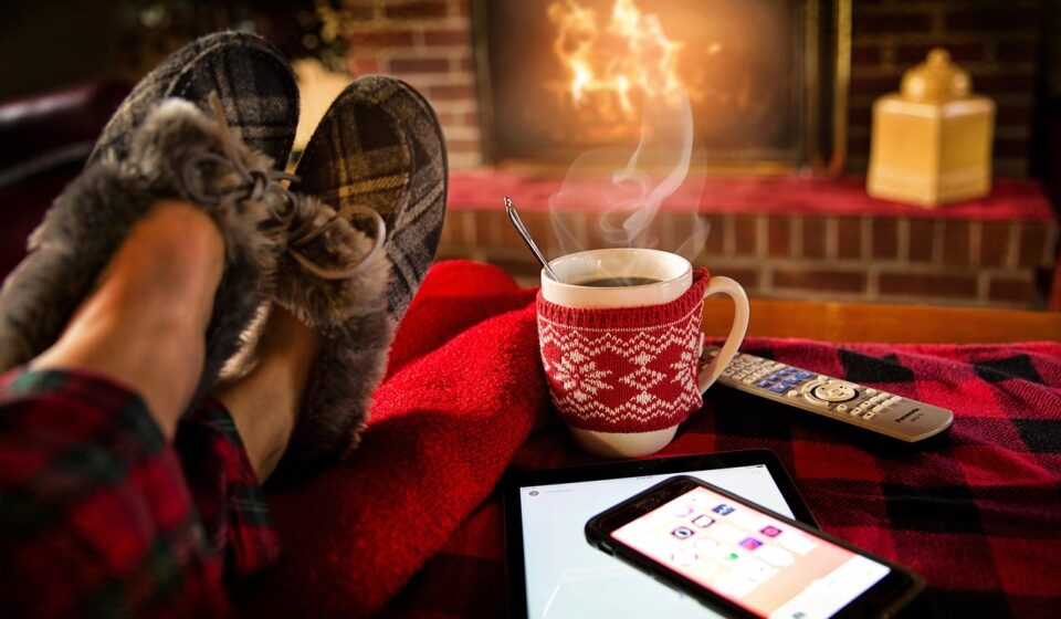 christmas wallpaper, relaxing, lounging, saturday, cozy, fireplace, winter, lounge, relaxation, relax, comfortable, home, ipad, iphone, coffee, weekend, homey, resting, december