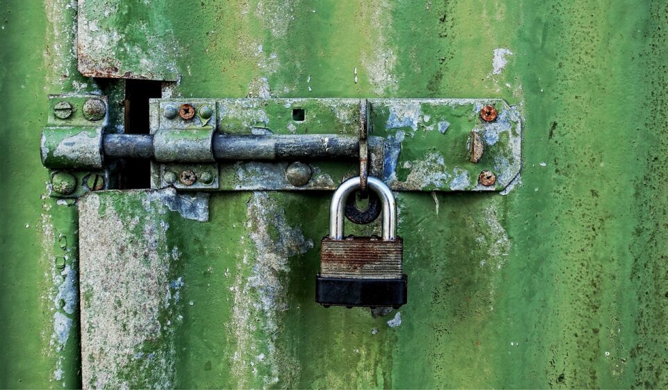 padlock, lock, bolt, security, old, grunge, protection, secure, privacy, protect, green, paint, flaked, worn, corrosion, corroded, fasten, fastened, firewall, password, prevent, prevention, rust, shed, door, closed, access, hardware, green painting, green security, green door, green paint, firewall, firewall, firewall, firewall, firewall