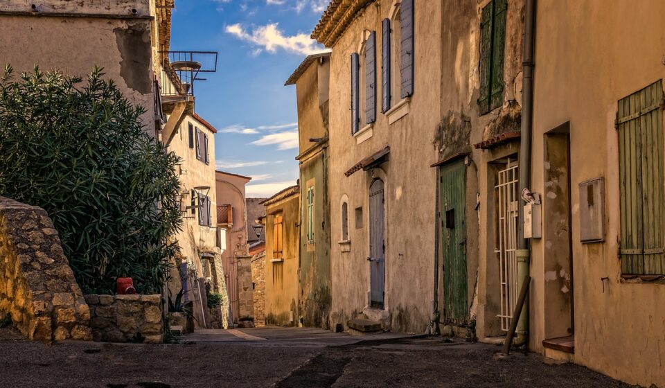 alley, historic center, historical, old, france, architecture, old building, old house, facade, empty, old houses, masonry, house facade, rustic, shutter, fos-sur-mer, france, france, france, france, france, old house
