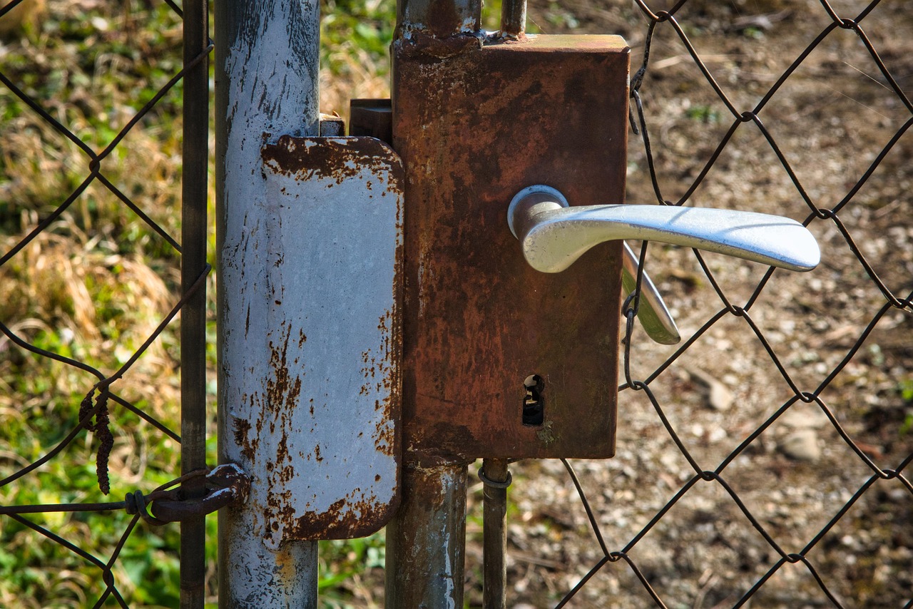 door handle, castle, metal, old, gate, handle, door knob, fitting, door fitting, iron, jack, nostalgia, rustic, quaint, wire mesh, fence